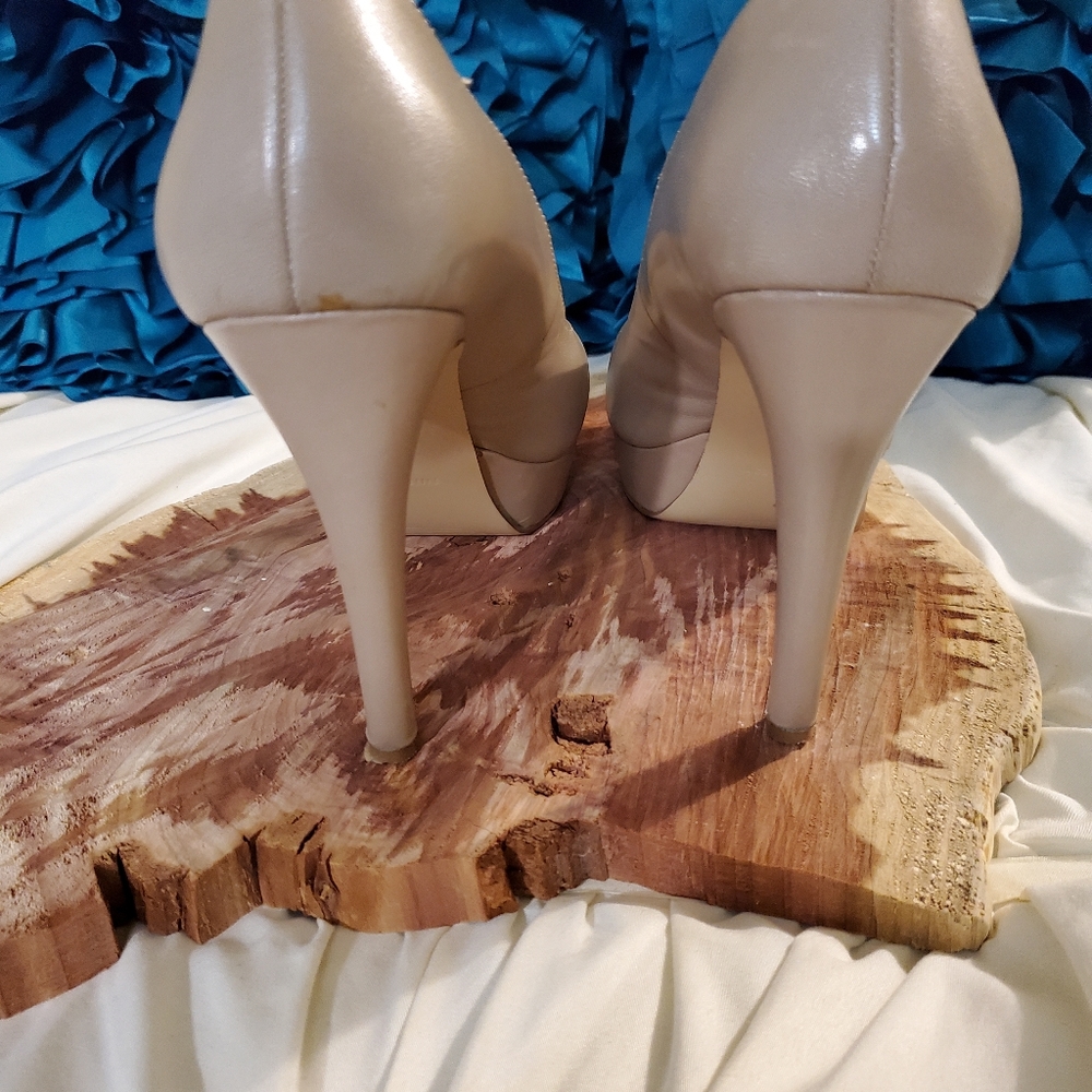 Shoe's - Picture 4 of 4